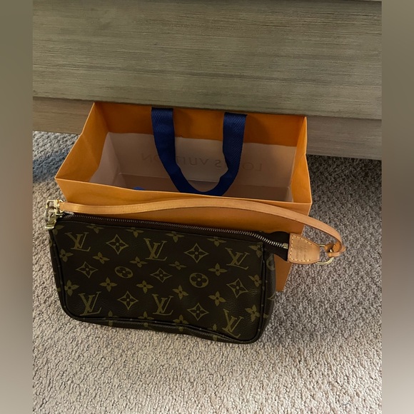 Louis Vuitton Monogram Pochette Accessoires Vintages Shoulder Bag - Picture 10 of 16
